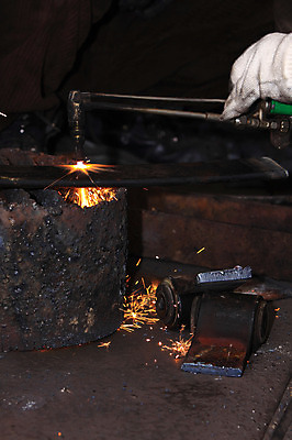 포토 JPG 한국문화 한국전통 전통 전통문화 불꽃 사람없음 금속 기구 도구 공구 작업 제조 제조업 대장간 대장장이 단조 국내포토 동양문화 산업 문화 재질 불 한국 파일형식