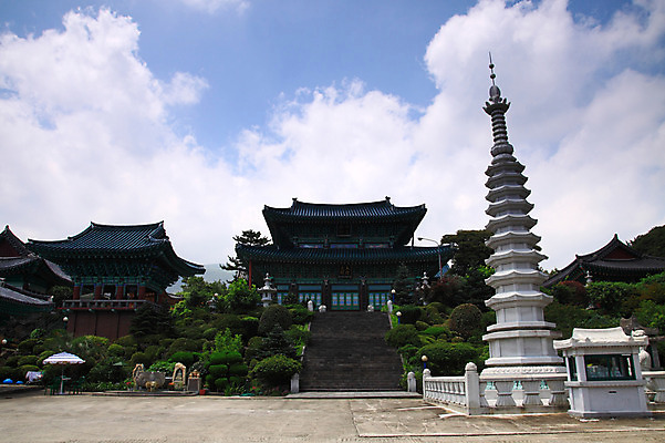 포토 JPG 주간 구름 한국문화 한국전통 전통 건축물 건축 아시아 종교 전통문화 문화 고건축 불교 종교건축 자연 종교시설 하늘 한국 풍경 사람없음 야외 건물 제주도 계단 탑 맑음 동양건축 문화재 사찰 석탑 불탑 불당 선덕사 종교문화 국내포토 자연요소 동양문화 나라 날씨 시설 생태계 파일형식 동양