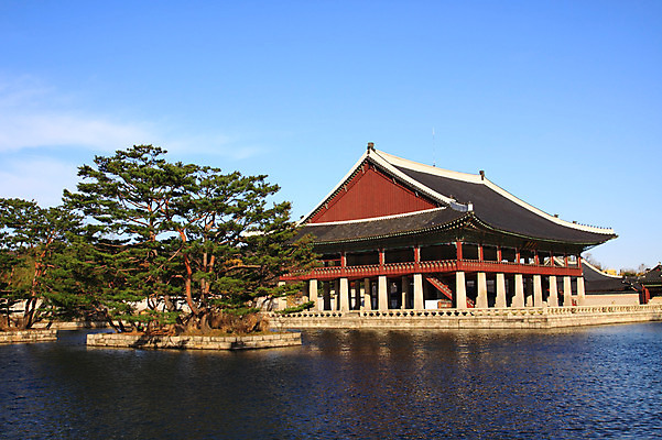 포토 JPG 주간 나무 식물 한국문화 한국전통 전통 건축물 건축 아시아 전통문화 문화 고건축 유적 한국건축 유적지 자연 서울 한국 풍경 사람없음 야외 건물 동양건축 궁전 문화재 연못 국보 조선시대 정자 경복궁 경회루 국내포토 자연요소 동양문화 나라 역사 생태계 파일형식 동양