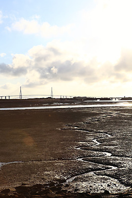 포토 JPG 주간 구름 시설물 건축물 현대건축 건축 아시아 바다 자연 하늘 한국 풍경 사람없음 야외 햇빛 다리 인천 인천대교 가교 국내포토 자연요소 나라 태양 생태계 파일형식
