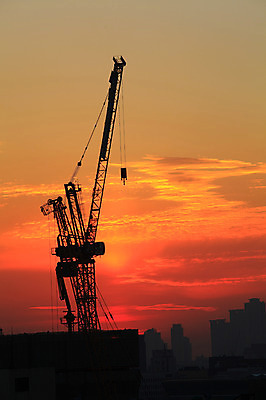 포토 JPG 건축 실루엣 자연현상 자연 한국 풍경 사람없음 야외 건물 빨간색 도시풍경 노을 어둠 일몰 건설현장 도시 야간 저녁 기중기 타워크레인 국내포토 자연요소 건축물 아시아 컬러 건설업 촬영기법 중장비 생태계 파일형식