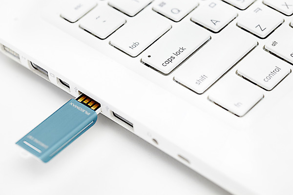 포토 JPG 하늘색 정보기술 사람없음 노트북 메모지 USB usb메모리 정보기기 국내포토 기술 파란색 전자제품 사무용품 기계 파일형식