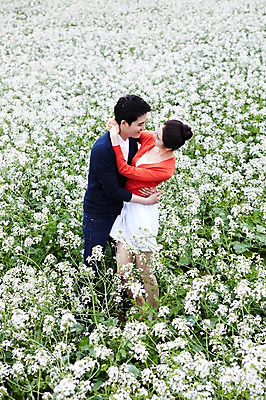 포토 JPG 주간 전신 식물 커플 응시 여자 남자 꽃 행복 한쌍 여행 꽃밭 데이트 안기 포옹 자연 휴가 한국 사랑 서기 미소 웃음 사람 동양인 20대 성인 야외 두명 관광지 제주도 마주보기 한국인 무꽃 청년만 성인만 국내포토 자연요소 시선 감정 아시아 관계 모션 표정 인종 청년 생태계 파일형식