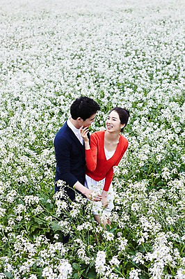 포토 JPG 주간 전신 식물 커플 응시 여자 남자 꽃 행복 한쌍 여행 꽃밭 데이트 자연 휴가 휴식 한국 사랑 서기 미소 웃음 사람 동양인 20대 성인 야외 두명 관광지 제주도 마주보기 한국인 무꽃 청년만 성인만 국내포토 자연요소 시선 감정 아시아 컨셉 관계 모션 표정 인종 청년 생태계 파일형식