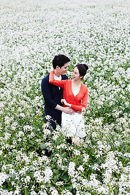 포토 JPG 주간 전신 식물 커플 응시 여자 남자 꽃 행복 한쌍 여행 꽃밭 데이트 안기 포옹 자연 휴가 휴식 한국 사랑 서기 미소 웃음 사람 동양인 20대 성인 야외 두명 관광지 제주도 마주보기 한국인 무꽃 청년만 성인만 국내포토 자연요소 시선 감정 아시아 컨셉 관계 모션 표정 인종 청년 생태계 파일형식