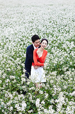 포토 JPG 주간 전신 식물 커플 응시 여자 남자 꽃 행복 한쌍 여행 꽃밭 데이트 안기 포옹 자연 휴가 한국 사랑 서기 미소 웃음 사람 동양인 20대 성인 야외 두명 관광지 제주도 한국인 무꽃 청년만 성인만 국내포토 자연요소 시선 감정 아시아 관계 모션 표정 인종 청년 생태계 파일형식