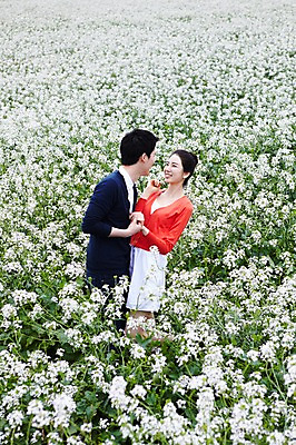 포토 JPG 주간 전신 식물 커플 응시 여자 남자 꽃 행복 한쌍 여행 꽃밭 데이트 자연 휴가 휴식 한국 사랑 서기 미소 웃음 사람 동양인 20대 성인 야외 두명 관광지 제주도 마주보기 손잡기 한국인 무꽃 청년만 성인만 국내포토 자연요소 시선 감정 아시아 컨셉 관계 모션 표정 인종 청년 생태계 파일형식