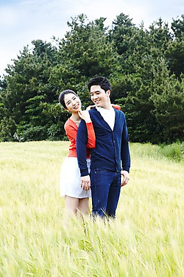 포토 JPG 주간 전신 식물 구름 커플 응시 여자 남자 행복 한쌍 여행 밭 데이트 안기 포옹 자연 하늘 휴가 한국 사랑 서기 미소 웃음 사람 동양인 초원 20대 성인 야외 두명 관광지 제주도 한국인 청보리밭 청년만 성인만 국내포토 자연요소 시선 감정 아시아 농업 관계 모션 표정 인종 청년 생태계 파일형식