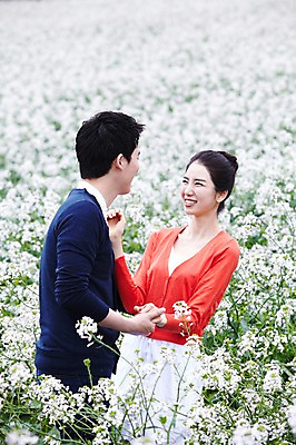 포토 JPG 주간 식물 커플 응시 여자 남자 꽃 행복 한쌍 여행 꽃밭 데이트 자연 휴가 한국 사랑 서기 미소 웃음 사람 동양인 20대 성인 야외 두명 관광지 제주도 마주보기 손잡기 한국인 무꽃 청년만 성인만 국내포토 자연요소 시선 감정 아시아 관계 모션 표정 인종 청년 생태계 파일형식