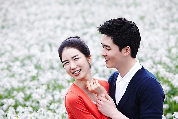 포토 JPG 주간 식물 커플 응시 여자 남자 꽃 행복 한쌍 여행 꽃밭 데이트 안기 포옹 자연 휴가 한국 사랑 미소 웃음 사람 동양인 상반신 20대 성인 야외 두명 관광지 제주도 한국인 무꽃 청년만 성인만 국내포토 자연요소 시선 감정 아시아 관계 모션 표정 인종 청년 생태계 파일형식