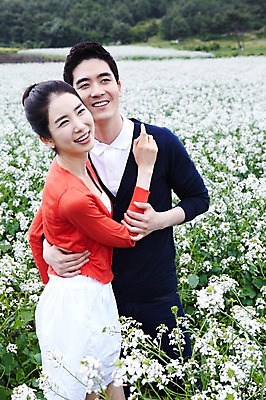 포토 JPG 주간 식물 커플 여자 남자 꽃 행복 한쌍 여행 꽃밭 데이트 안기 포옹 자연 휴가 휴식 한국 사랑 서기 미소 웃음 사람 동양인 20대 성인 야외 두명 관광지 제주도 한국인 무꽃 청년만 성인만 국내포토 자연요소 감정 아시아 컨셉 관계 모션 표정 인종 청년 생태계 파일형식