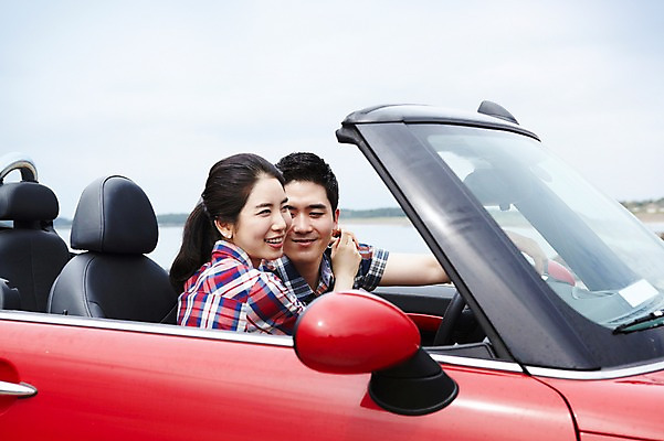 포토 JPG 주간 구름 커플 응시 여자 남자 여유 한쌍 육상교통 교통수단 바다 여행 이동 데이트 안기 포옹 자동차 하늘 휴가 휴식 한국 미소 웃음 사람 앉기 동양인 상반신 20대 성인 해변 야외 두명 관광지 제주도 한국인 오픈카 방파제 커플티 청년만 성인만 국내포토 자연요소 시선 공공시설 감정 아시아 교통 컨셉 관계 모션 승용차 표정 인종 청년 커플룩 파일형식