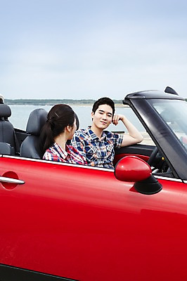 포토 JPG 주간 구름 커플 여자 남자 한쌍 육상교통 교통수단 바다 여행 데이트 자동차 하늘 휴가 휴식 한국 미소 웃음 사람 앉기 동양인 상반신 20대 성인 해변 야외 두명 관광지 제주도 마주보기 한국인 오픈카 방파제 커플티 청년만 성인만 국내포토 자연요소 공공시설 아시아 교통 컨셉 관계 모션 승용차 표정 인종 청년 커플룩 파일형식