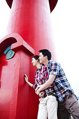 포토 JPG 주간 커플 여자 남자 여유 한쌍 바다 여행 이동 데이트 안기 포옹 하늘 휴가 휴식 한국 등대 서기 미소 웃음 사람 동양인 20대 성인 해변 야외 두명 관광지 제주도 기댐 한국인 방파제 커플티 청년만 성인만 국내포토 자연요소 공공시설 감정 아시아 컨셉 관계 모션 표정 인종 청년 커플룩 파일형식