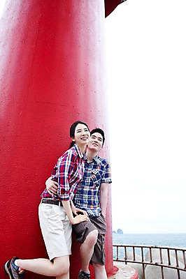 포토 JPG 주간 커플 여자 남자 여유 한쌍 바다 여행 이동 데이트 하늘 휴가 휴식 한국 등대 서기 미소 웃음 사람 동양인 20대 성인 해변 야외 두명 관광지 제주도 기댐 한국인 방파제 커플티 청년만 성인만 국내포토 자연요소 공공시설 감정 아시아 컨셉 관계 모션 표정 인종 청년 커플룩 파일형식