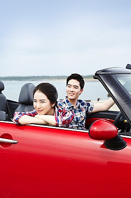 포토 JPG 주간 구름 커플 여자 남자 여유 한쌍 육상교통 교통수단 바다 여행 이동 데이트 자동차 하늘 휴가 휴식 한국 미소 웃음 사람 앉기 동양인 상반신 20대 성인 해변 야외 두명 관광지 제주도 한국인 오픈카 방파제 커플티 청년만 성인만 국내포토 자연요소 공공시설 감정 아시아 교통 컨셉 관계 모션 승용차 표정 인종 청년 커플룩 파일형식