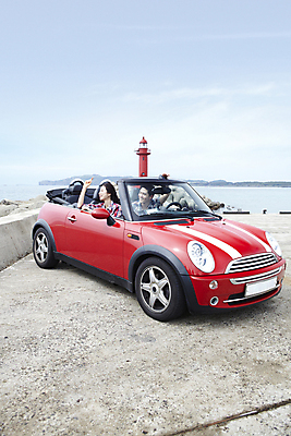 포토 JPG 주간 구름 커플 여자 남자 여유 한쌍 육상교통 교통수단 바다 여행 이동 데이트 자동차 하늘 휴가 휴식 한국 등대 미소 웃음 사람 앉기 동양인 손짓 상반신 20대 성인 해변 야외 두명 관광지 제주도 손들기 운전 한국인 오픈카 방파제 커플티 청년만 성인만 국내포토 자연요소 공공시설 감정 아시아 교통 컨셉 관계 모션 승용차 표정 인종 청년 커플룩 파일형식