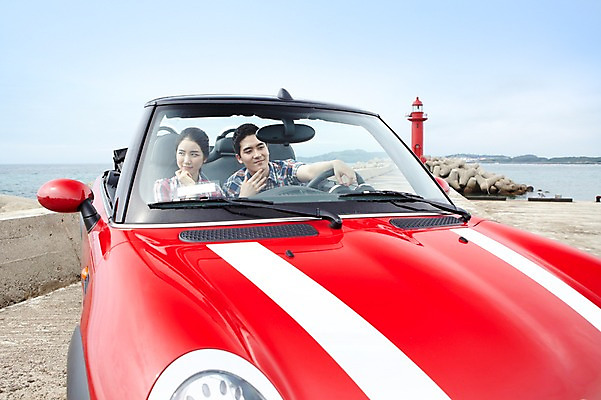 포토 JPG 주간 구름 커플 여자 남자 한쌍 육상교통 교통수단 바다 여행 데이트 자동차 하늘 휴가 휴식 한국 등대 미소 웃음 사람 앉기 동양인 손짓 상반신 20대 성인 해변 야외 두명 관광지 제주도 턱괴기 운전 한국인 오픈카 방파제 커플티 청년만 성인만 국내포토 자연요소 공공시설 아시아 교통 컨셉 관계 모션 승용차 표정 인종 청년 커플룩 파일형식