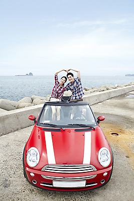 포토 JPG 주간 전신 구름 커플 여자 남자 여유 한쌍 육상교통 교통수단 바다 여행 이동 데이트 자동차 하늘 휴가 휴식 한국 사랑 서기 미소 웃음 사람 동양인 손짓 20대 성인 해변 야외 두명 관광지 제주도 한국인 하트 오픈카 방파제 커플티 청년만 성인만 국내포토 자연요소 모양 공공시설 감정 아시아 교통 컨셉 관계 모션 승용차 표정 인종 청년 커플룩 파일형식