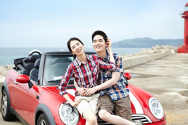 포토 JPG 주간 구름 커플 여자 남자 한쌍 육상교통 교통수단 바다 여행 데이트 안기 포옹 자동차 하늘 휴가 휴식 한국 등대 서기 미소 웃음 사람 동양인 20대 성인 해변 야외 두명 관광지 제주도 한국인 오픈카 방파제 커플티 청년만 성인만 국내포토 자연요소 공공시설 아시아 교통 컨셉 관계 모션 승용차 표정 인종 청년 커플룩 파일형식