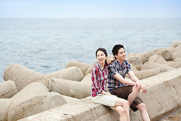 포토 JPG 주간 구름 커플 여자 남자 여유 한쌍 바다 여행 이동 데이트 하늘 휴가 휴식 한국 사람 앉기 동양인 20대 성인 해변 야외 두명 관광지 제주도 한국인 방파제 커플티 청년만 성인만 국내포토 자연요소 공공시설 감정 아시아 컨셉 관계 모션 인종 청년 커플룩 파일형식