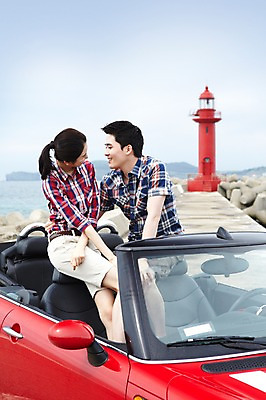 포토 JPG 주간 전신 구름 커플 응시 여자 남자 한쌍 육상교통 교통수단 바다 여행 데이트 자동차 하늘 휴가 휴식 한국 등대 서기 미소 웃음 사람 동양인 20대 성인 해변 야외 두명 관광지 제주도 마주보기 한국인 오픈카 방파제 커플티 청년만 성인만 국내포토 자연요소 시선 공공시설 아시아 교통 컨셉 관계 모션 승용차 표정 인종 청년 커플룩 파일형식