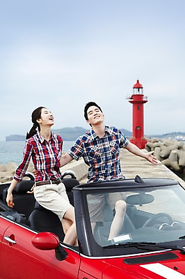 포토 JPG 주간 전신 구름 커플 여자 남자 여유 한쌍 육상교통 교통수단 바다 여행 이동 데이트 자동차 하늘 팔벌리기 휴가 휴식 한국 등대 서기 미소 웃음 사람 동양인 손짓 20대 성인 해변 야외 두명 관광지 제주도 눈감음 한국인 자유 오픈카 방파제 커플티 청년만 성인만 국내포토 자연요소 공공시설 감정 아시아 교통 컨셉 관계 모션 승용차 표정 인종 청년 커플룩 파일형식