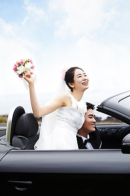 포토 JPG 주간 구름 커플 여자 남자 도로 길 신부 육상교통 교통수단 부케 여행 웨딩드레스 신랑 결혼 자동차 하늘 한국 미소 웃음 사람 동양인 정장 턱시도 상반신 20대 성인 야외 두명 관광지 제주도 드라이브 운전 한국인 신혼여행 오픈카 웨딩카 주행 청년만 성인만 국내포토 자연요소 드레스 옷 아시아 꽃다발 교통 관계 교통시설 모션 승용차 표정 인종 이벤트 청년 파일형식