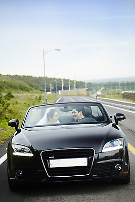 포토 JPG 주간 구름 커플 응시 여자 남자 행복 도로 길 신부 육상교통 교통수단 여행 웨딩드레스 신랑 결혼 가로등 자동차 하늘 한국 사랑 미소 웃음 사람 동양인 정장 턱시도 상반신 20대 성인 야외 두명 관광지 제주도 마주보기 드라이브 운전 한국인 신혼여행 오픈카 웨딩카 주행 청년만 성인만 국내포토 자연요소 시선 드레스 옷 공공시설 감정 아시아 교통 관계 교통시설 모션 승용차 표정 인종 이벤트 청년 파일형식