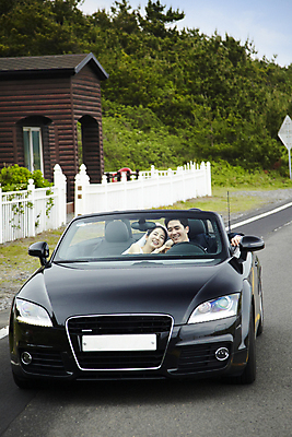 포토 JPG 주간 구름 커플 여자 남자 도로 길 신부 육상교통 교통수단 여행 웨딩드레스 신랑 결혼 자동차 하늘 한국 미소 웃음 사람 동양인 정장 턱시도 상반신 20대 성인 야외 두명 관광지 울타리 담장 제주도 기댐 드라이브 운전 한국인 신혼여행 오픈카 웨딩카 주행 청년만 성인만 국내포토 자연요소 드레스 옷 아시아 교통 관계 교통시설 모션 승용차 표정 인종 이벤트 청년 파일형식