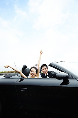 포토 JPG 주간 구름 커플 여자 남자 행복 도로 길 신부 육상교통 교통수단 여행 웨딩드레스 신랑 결혼 자동차 하늘 한국 사랑 미소 웃음 사람 동양인 정장 턱시도 상반신 20대 성인 야외 두명 관광지 제주도 손들기 드라이브 운전 한국인 신혼여행 오픈카 웨딩카 주행 청년만 성인만 국내포토 자연요소 드레스 옷 감정 아시아 교통 관계 교통시설 모션 승용차 표정 인종 이벤트 청년 파일형식