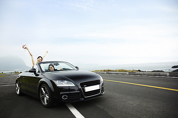 포토 JPG 주간 구름 커플 여자 남자 행복 도로 길 신부 육상교통 교통수단 바다 부케 여행 웨딩드레스 신랑 결혼 자동차 하늘 한국 사랑 미소 웃음 사람 동양인 정장 턱시도 상반신 20대 성인 해변 야외 두명 관광지 제주도 손들기 드라이브 운전 한국인 신혼여행 오픈카 웨딩카 주행 청년만 성인만 국내포토 자연요소 드레스 옷 감정 아시아 꽃다발 교통 관계 교통시설 모션 승용차 표정 인종 이벤트 청년 파일형식