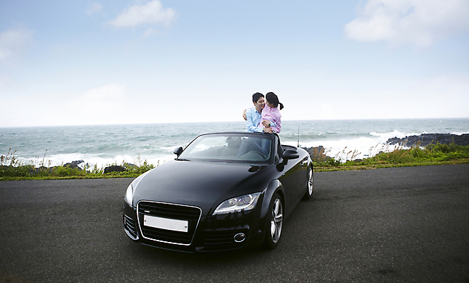 포토 JPG 주간 구름 커플 여자 남자 한쌍 육상교통 교통수단 바다 여행 데이트 안기 포옹 자동차 하늘 휴가 휴식 한국 서기 미소 웃음 사람 동양인 상반신 20대 성인 해변 야외 두명 관광지 제주도 마주보기 한국인 오픈카 청년만 성인만 국내포토 자연요소 아시아 교통 컨셉 관계 모션 승용차 표정 인종 청년 파일형식