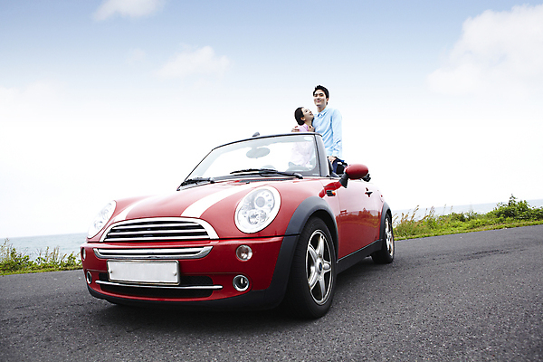 포토 JPG 주간 구름 커플 여자 남자 한쌍 육상교통 교통수단 바다 여행 데이트 자동차 하늘 어깨동무 휴가 휴식 한국 서기 미소 웃음 사람 동양인 상반신 20대 성인 해변 야외 두명 관광지 제주도 한국인 오픈카 청년만 성인만 국내포토 자연요소 아시아 포즈 교통 컨셉 관계 모션 승용차 표정 인종 청년 파일형식