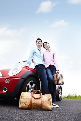 포토 JPG 주간 전신 구름 커플 응시 여자 남자 여유 한쌍 육상교통 교통수단 바다 여행 이동 가방 데이트 자동차 하늘 휴가 휴식 한국 서기 미소 웃음 사람 동양인 20대 성인 해변 야외 두명 관광지 제주도 여행가방 한국인 오픈카 청년만 성인만 국내포토 자연요소 시선 잡화 감정 아시아 교통 컨셉 관계 모션 승용차 표정 인종 청년 파일형식