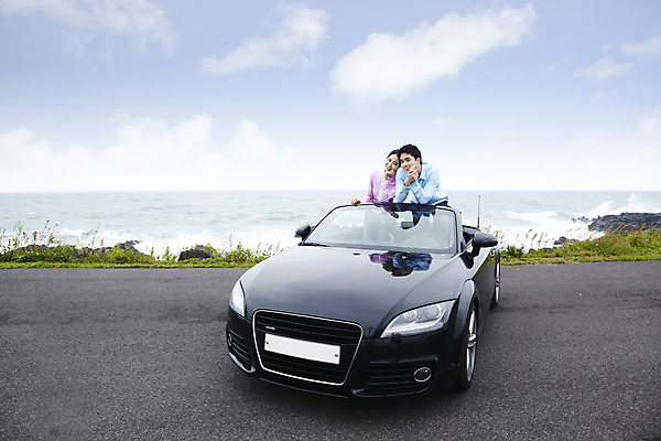 포토 JPG 주간 구름 커플 여자 남자 여유 한쌍 육상교통 교통수단 바다 여행 이동 데이트 자동차 하늘 휴가 휴식 한국 서기 미소 웃음 사람 동양인 상반신 20대 성인 해변 야외 두명 관광지 제주도 턱괴기 한국인 오픈카 청년만 성인만 국내포토 자연요소 감정 아시아 교통 컨셉 관계 모션 승용차 표정 인종 청년 파일형식