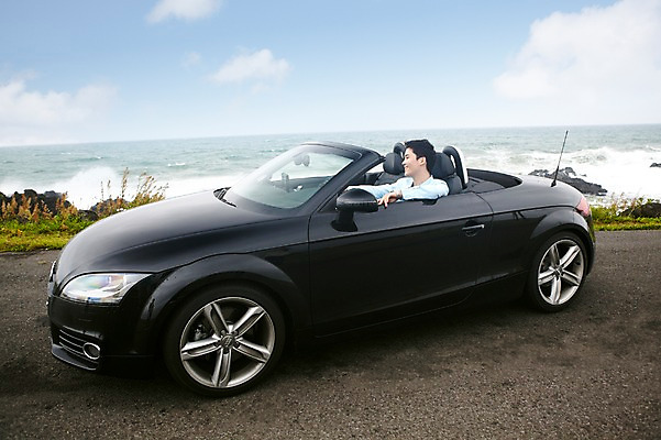포토 JPG 주간 구름 남자 여유 육상교통 교통수단 바다 여행 이동 자동차 하늘 휴가 휴식 한국 한명 미소 웃음 사람 앉기 동양인 상반신 20대 성인 해변 야외 관광지 제주도 한국인 오픈카 안식처 남자만 남자한명만 성인남자만 청년만 청년남자만 청년남자한명만 성인한명만 성인남자한명만 성인만 국내포토 자연요소 1 감정 아시아 교통 컨셉 모션 승용차 표정 인종 청년 파일형식