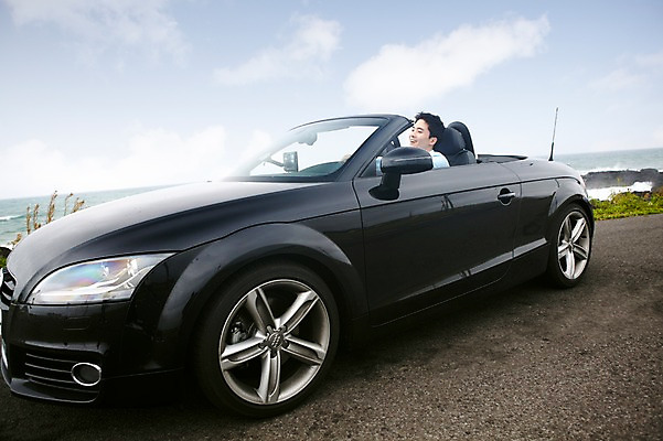 포토 JPG 주간 구름 남자 육상교통 교통수단 바다 여행 자동차 하늘 휴가 휴식 한국 한명 미소 웃음 사람 앉기 동양인 상반신 20대 성인 해변 야외 관광지 제주도 운전 한국인 오픈카 안식처 남자만 남자한명만 성인남자만 청년만 청년남자만 청년남자한명만 성인한명만 성인남자한명만 성인만 국내포토 자연요소 1 아시아 교통 컨셉 모션 승용차 표정 인종 청년 파일형식