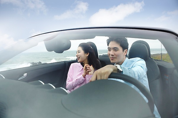 포토 JPG 주간 구름 커플 여자 남자 한쌍 육상교통 교통수단 바다 여행 데이트 자동차 하늘 휴가 휴식 한국 미소 웃음 사람 앉기 동양인 상반신 20대 성인 해변 야외 두명 관광지 제주도 손잡기 운전 한국인 오픈카 청년만 성인만 국내포토 자연요소 아시아 교통 컨셉 관계 모션 승용차 표정 인종 청년 파일형식
