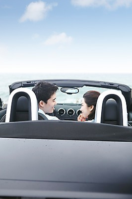 포토 JPG 주간 구름 커플 여자 남자 여유 한쌍 육상교통 교통수단 바다 여행 이동 데이트 자동차 하늘 휴가 휴식 한국 미소 웃음 사람 앉기 동양인 상반신 20대 성인 해변 야외 두명 뒷모습 관광지 제주도 마주보기 한국인 오픈카 청년만 성인만 국내포토 자연요소 감정 아시아 뷰포인트 교통 컨셉 관계 모션 승용차 표정 인종 청년 파일형식