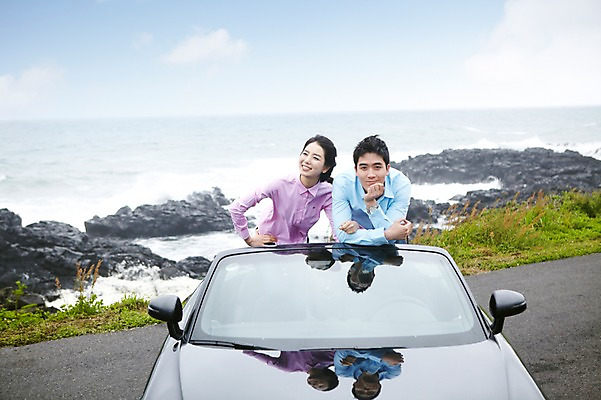 포토 JPG 주간 구름 커플 여자 남자 한쌍 육상교통 교통수단 바다 여행 데이트 자동차 하늘 휴가 휴식 한국 서기 미소 웃음 사람 동양인 상반신 20대 성인 해변 야외 두명 관광지 제주도 턱괴기 한국인 오픈카 청년만 성인만 국내포토 자연요소 아시아 교통 컨셉 관계 모션 승용차 표정 인종 청년 파일형식