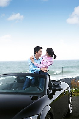 포토 JPG 주간 구름 커플 여자 남자 한쌍 육상교통 교통수단 바다 여행 데이트 안기 포옹 자동차 하늘 휴가 휴식 한국 서기 미소 웃음 사람 동양인 20대 성인 해변 야외 두명 관광지 제주도 한국인 오픈카 청년만 성인만 국내포토 자연요소 아시아 교통 컨셉 관계 모션 승용차 표정 인종 청년 파일형식