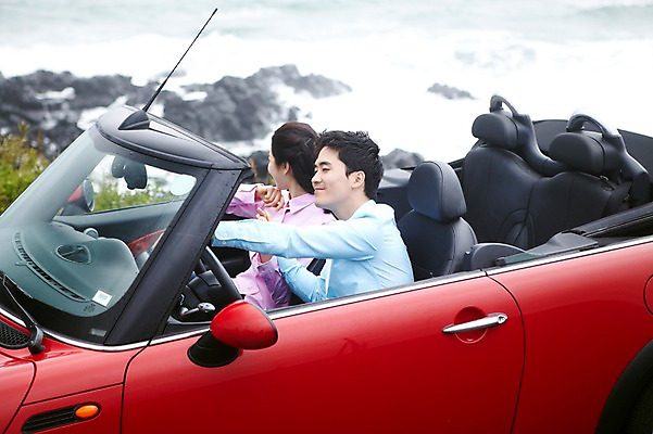 포토 JPG 주간 커플 여자 남자 한쌍 육상교통 교통수단 바다 여행 데이트 자동차 휴가 휴식 한국 미소 웃음 사람 앉기 동양인 상반신 20대 성인 해변 야외 두명 관광지 제주도 운전 한국인 오픈카 청년만 성인만 국내포토 자연요소 아시아 교통 컨셉 관계 모션 승용차 표정 인종 청년 파일형식