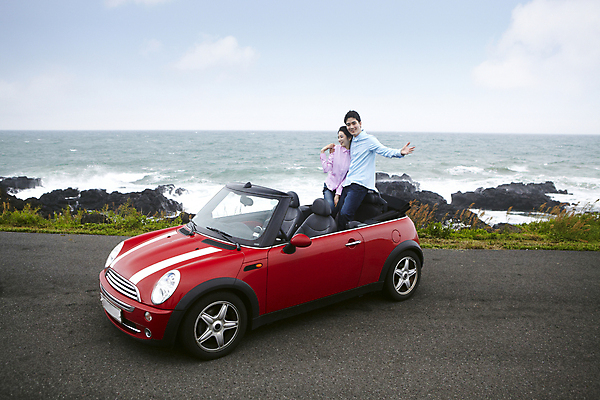 포토 JPG 주간 구름 커플 여자 남자 한쌍 육상교통 교통수단 바다 여행 데이트 자동차 하늘 어깨동무 휴가 휴식 한국 서기 미소 웃음 사람 동양인 20대 성인 해변 야외 두명 관광지 제주도 한국인 오픈카 청년만 성인만 국내포토 자연요소 아시아 포즈 교통 컨셉 관계 모션 승용차 표정 인종 청년 파일형식