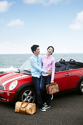 포토 JPG 주간 전신 구름 커플 여자 남자 한쌍 육상교통 교통수단 바다 여행 가방 데이트 안기 포옹 자동차 하늘 휴가 휴식 한국 서기 미소 웃음 사람 동양인 20대 성인 해변 야외 두명 관광지 제주도 여행가방 한국인 오픈카 청년만 성인만 국내포토 자연요소 잡화 아시아 교통 컨셉 관계 모션 승용차 표정 인종 청년 파일형식