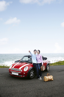 포토 JPG 주간 전신 구름 커플 여자 남자 여유 한쌍 육상교통 교통수단 바다 여행 이동 가방 데이트 자동차 하늘 휴가 휴식 한국 서기 미소 웃음 사람 동양인 손짓 20대 성인 해변 야외 두명 관광지 제주도 여행가방 한국인 가리킴 오픈카 청년만 성인만 국내포토 자연요소 잡화 감정 아시아 교통 컨셉 관계 모션 승용차 표정 인종 청년 파일형식