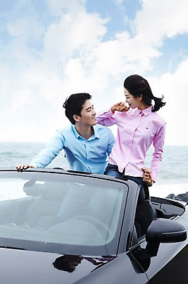 포토 JPG 주간 구름 커플 여자 남자 한쌍 육상교통 교통수단 바다 여행 데이트 자동차 하늘 휴가 휴식 한국 서기 미소 웃음 사람 동양인 20대 성인 해변 야외 두명 관광지 제주도 마주보기 한국인 오픈카 청년만 성인만 국내포토 자연요소 아시아 교통 컨셉 관계 모션 승용차 표정 인종 청년 파일형식