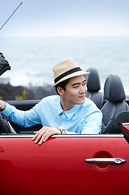 포토 JPG 주간 구름 모자 남자 여유 육상교통 교통수단 바다 여행 이동 자동차 하늘 휴가 휴식 한국 한명 미소 웃음 사람 앉기 동양인 상반신 20대 성인 해변 야외 관광지 제주도 한국인 오픈카 남자만 남자한명만 성인남자만 청년만 청년남자만 청년남자한명만 성인한명만 성인남자한명만 성인만 국내포토 자연요소 1 잡화 감정 아시아 교통 컨셉 모션 승용차 표정 인종 청년 파일형식