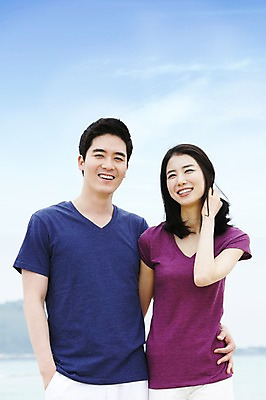 포토 JPG 주간 구름 커플 여자 남자 행복 한쌍 바다 여행 데이트 하늘 휴가 휴식 한국 사랑 서기 미소 웃음 사람 동양인 상반신 20대 성인 해변 야외 두명 관광지 제주도 한국인 청년만 성인만 국내포토 자연요소 감정 아시아 컨셉 관계 모션 표정 인종 청년 파일형식