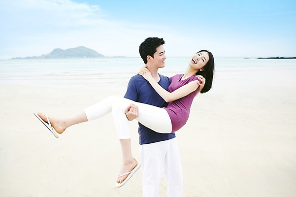 포토 JPG 주간 구름 커플 여자 남자 행복 한쌍 바다 여행 데이트 안기 하늘 휴가 휴식 한국 사랑 서기 미소 웃음 들기 사람 동양인 20대 성인 해변 야외 두명 관광지 제주도 한국인 청년만 성인만 국내포토 자연요소 감정 아시아 컨셉 관계 모션 표정 인종 청년 파일형식